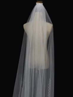 Voiles de mariage ivoire à un niveau tulle bord fini cascade long voile de mariée