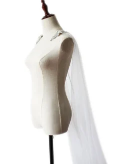 Voiles de mariage un niveau clouté bord coupé voiles de mariée classiques