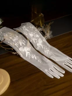 Voiles de mariée à deux niveaux en dentelle et tulle bord en dentelle appliquée effet cascade